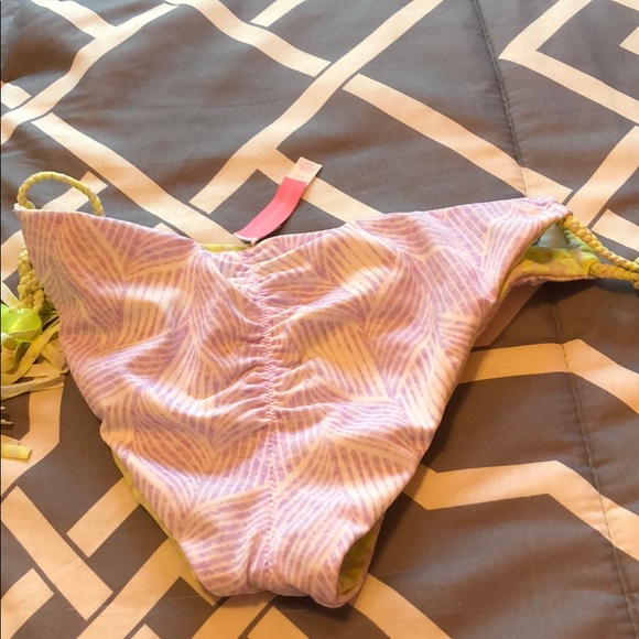 Reversible Victoria’s Secret bikini bottom - Picture 2 of 5